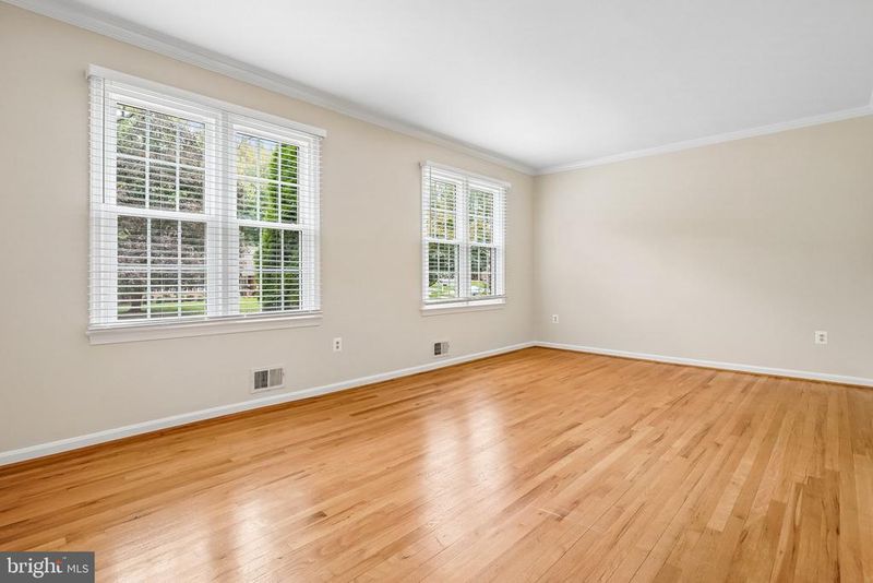 9612 Whitecedar Ct, Vienna, VA 22181