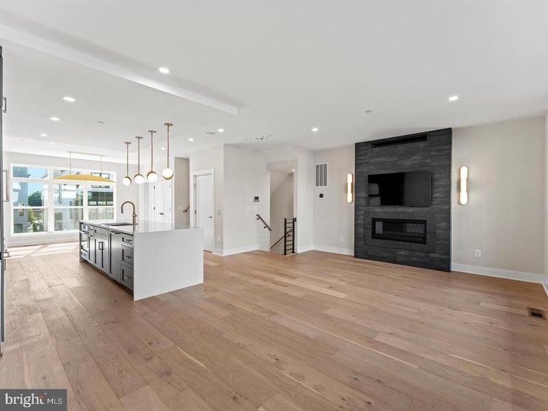 2015 Tysons Ridgeline Rd, Falls Church, VA 22043