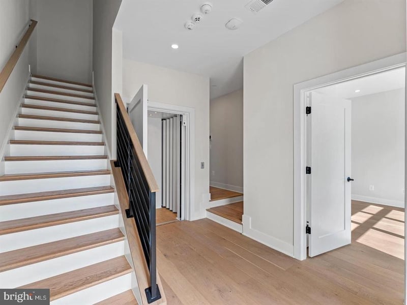 2015 Tysons Ridgeline Rd, Falls Church, VA 22043