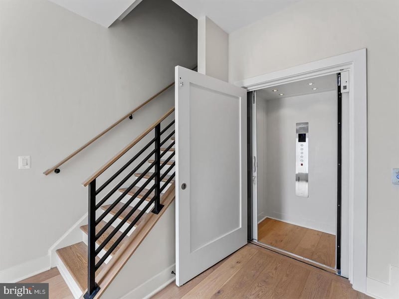 2015 Tysons Ridgeline Rd, Falls Church, VA 22043
