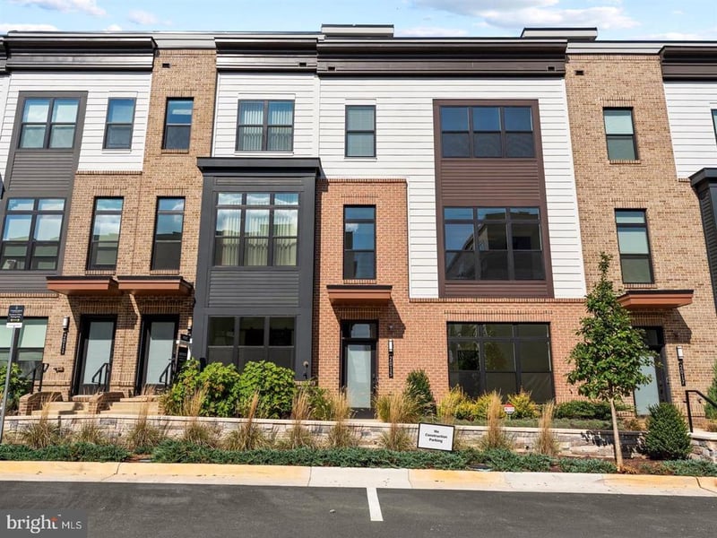 2015 Tysons Ridgeline Rd, Falls Church, VA 22043