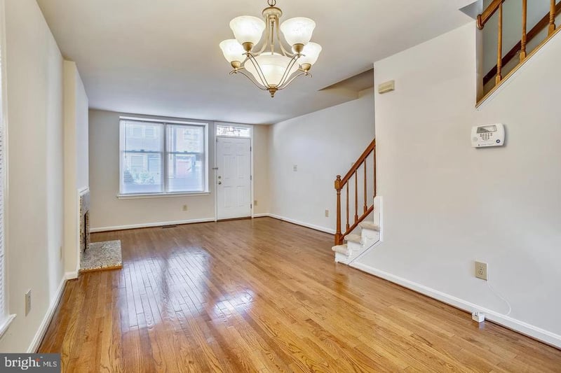 501 Colecroft Ct, Alexandria, VA 22314