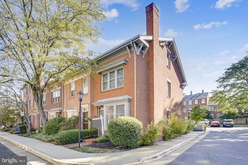 501 Colecroft Ct, Alexandria, VA 22314