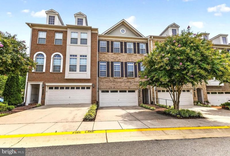 8007 Turtle Creek Cir, Gainesville, VA 20155