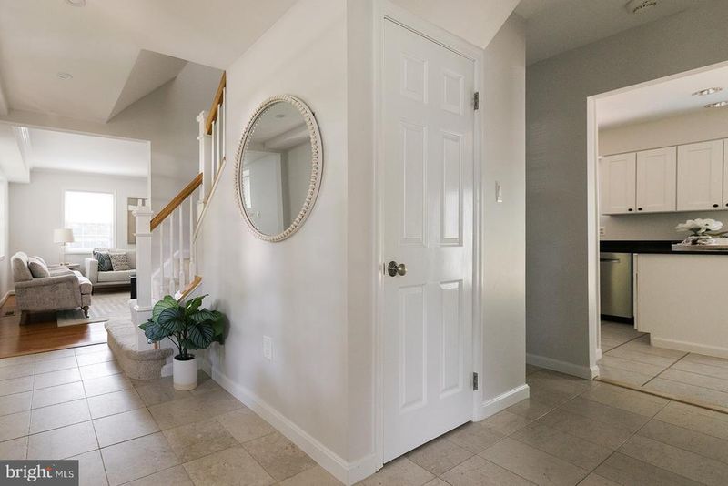 12824 Mount Royal Ln, Fairfax, VA 22033