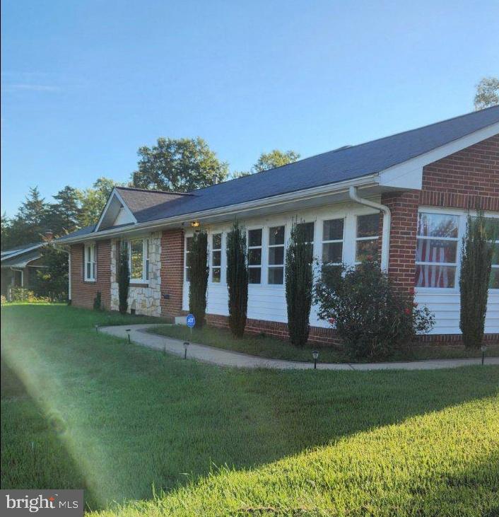 8 Fairfax Cir, Fredericksburg, VA 22405