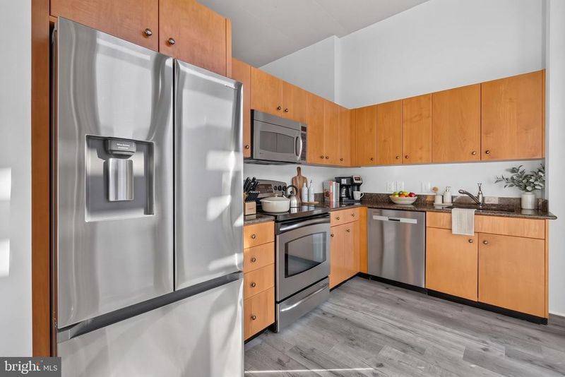 520 John Carlyle St #422, Alexandria, VA 22314