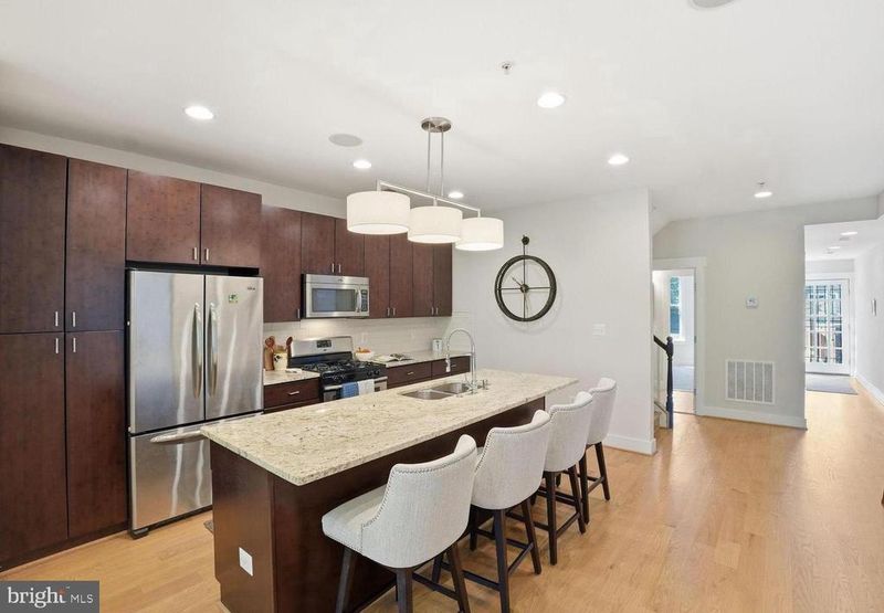 834 Varnum St NW #2, Washington, DC 20011