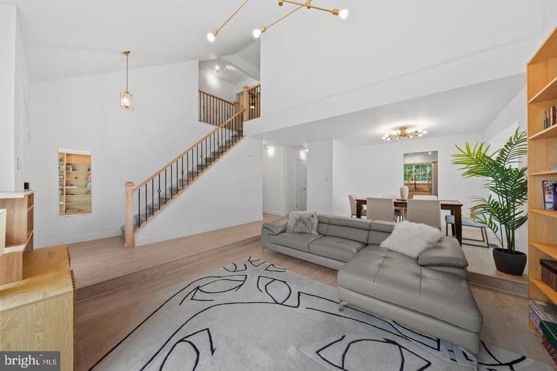 9030 Chestnut Ridge Rd, Fairfax Station, VA 22039