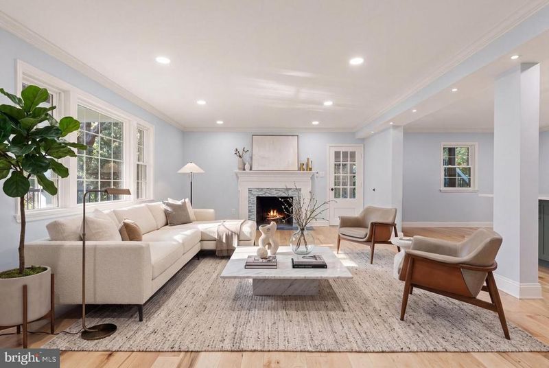 9414 Wadsworth Dr, Bethesda, MD 20817
