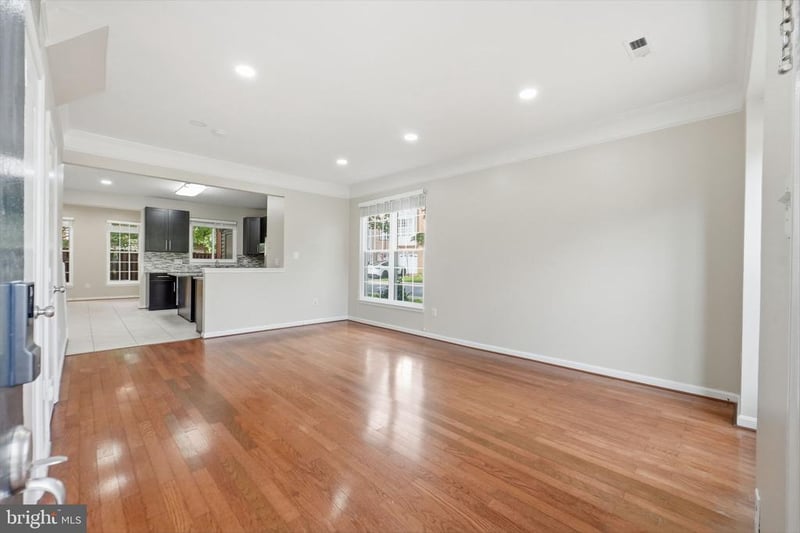 13135 Park Crescent Cir, Herndon, VA 20171