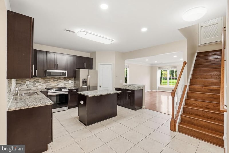 13135 Park Crescent Cir, Herndon, VA 20171