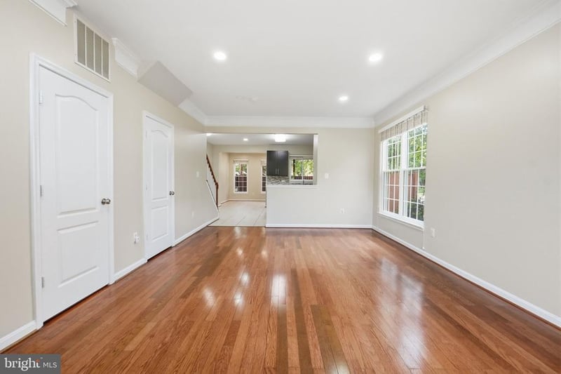 13135 Park Crescent Cir, Herndon, VA 20171