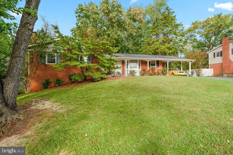 8705 Jackson Ave, Manassas, VA 20110