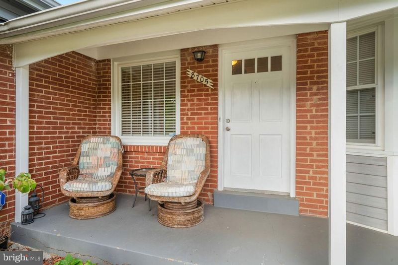 8705 Jackson Ave, Manassas, VA 20110