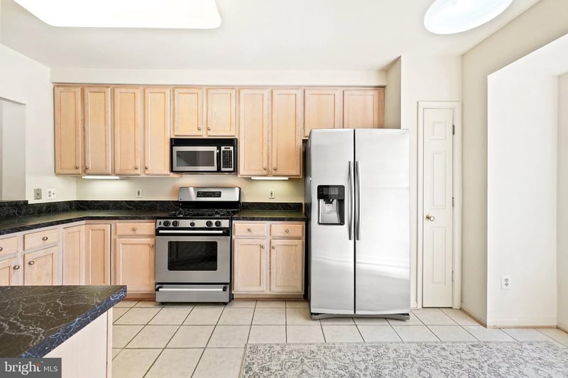 8856 Ashgrove House Ln #102, Vienna, VA 22182