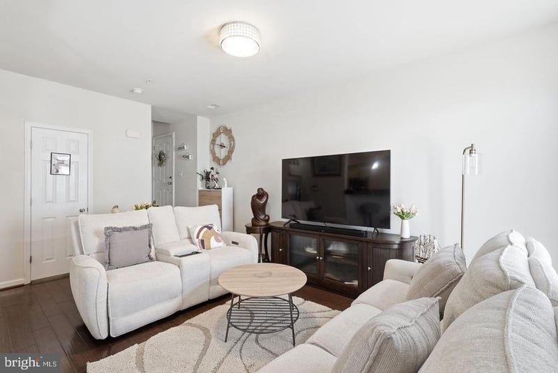 25202 Split Creek Ter, Chantilly, VA 20152