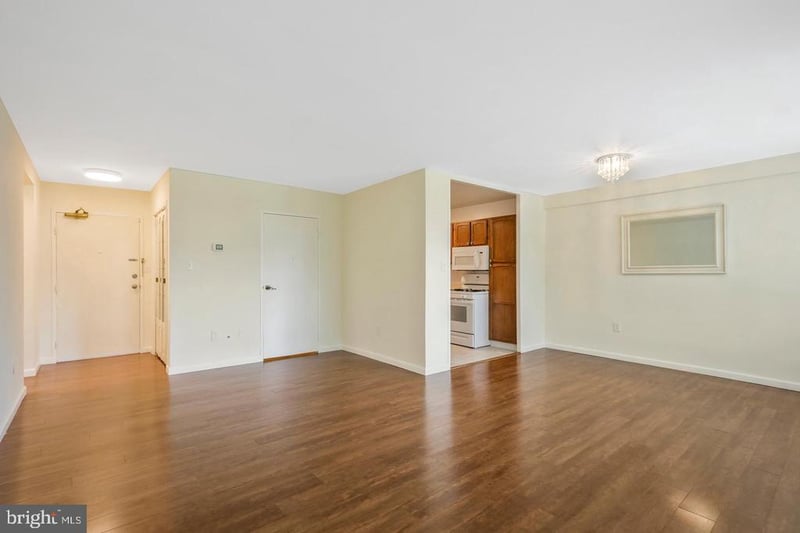 6631 Wakefield Dr #211, Alexandria, VA 22307