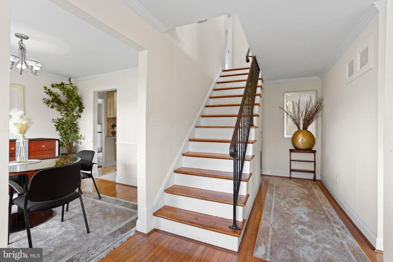 6213 Thomas Dr, Springfield, VA 22150