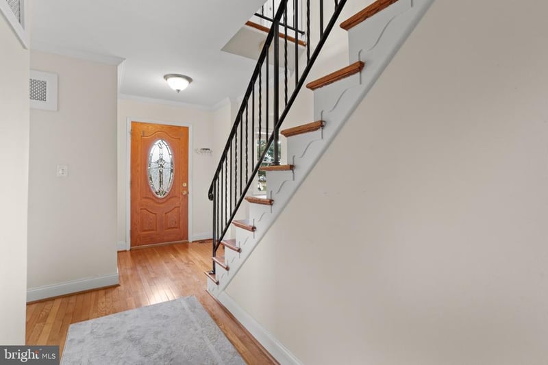 6213 Thomas Dr, Springfield, VA 22150