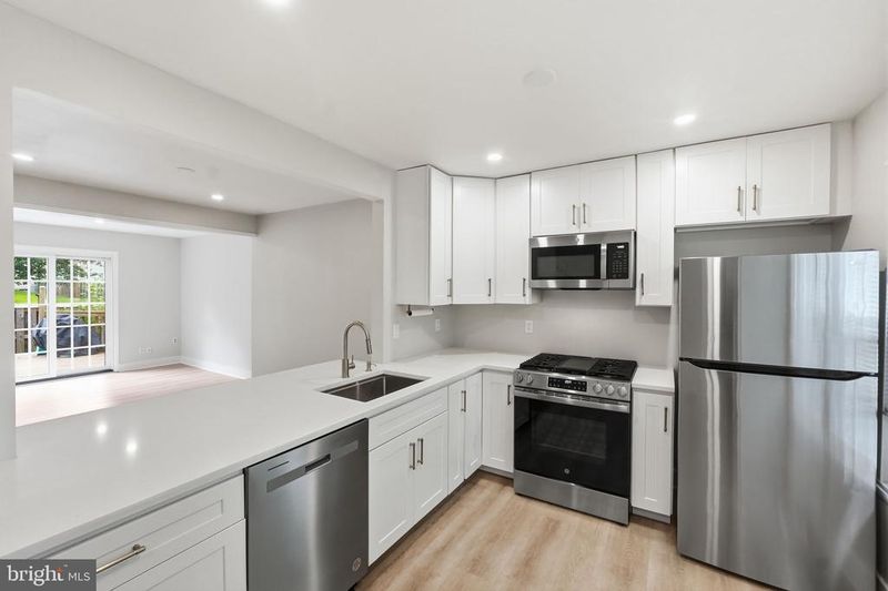 8139 Hallmark Pl, Gaithersburg, MD 20879