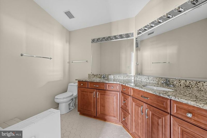7427 Salford Ct, Alexandria, VA 22315