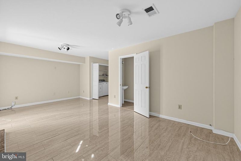 7427 Salford Ct, Alexandria, VA 22315