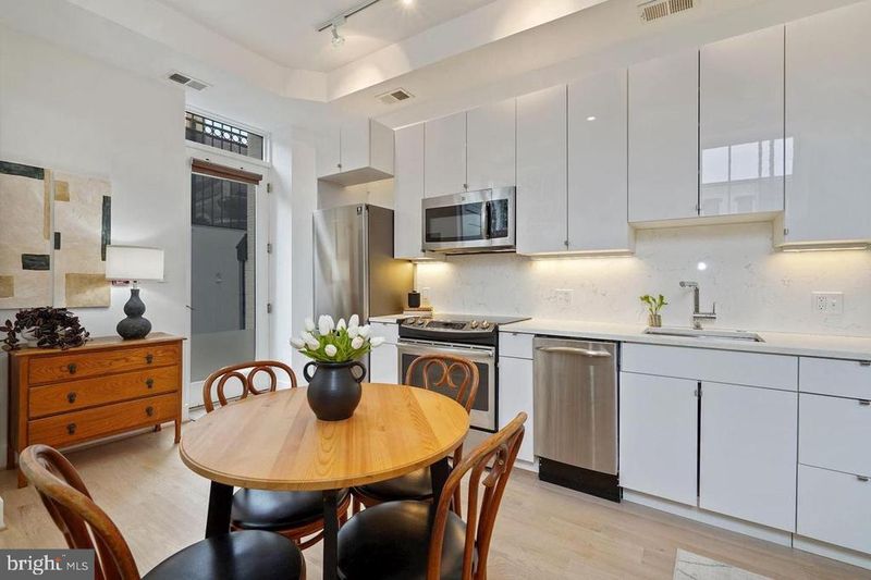 1211 G St SE #1, Washington, DC 20003