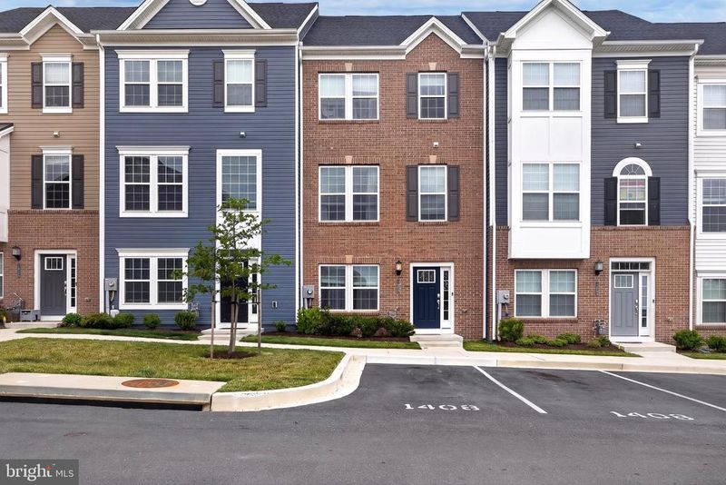 1406 Clingmans Dome Dr, Frederick, MD 21702