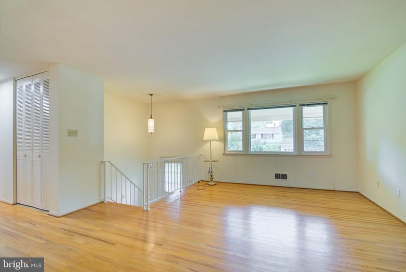 6914 Hadlow Dr, Springfield, VA 22152