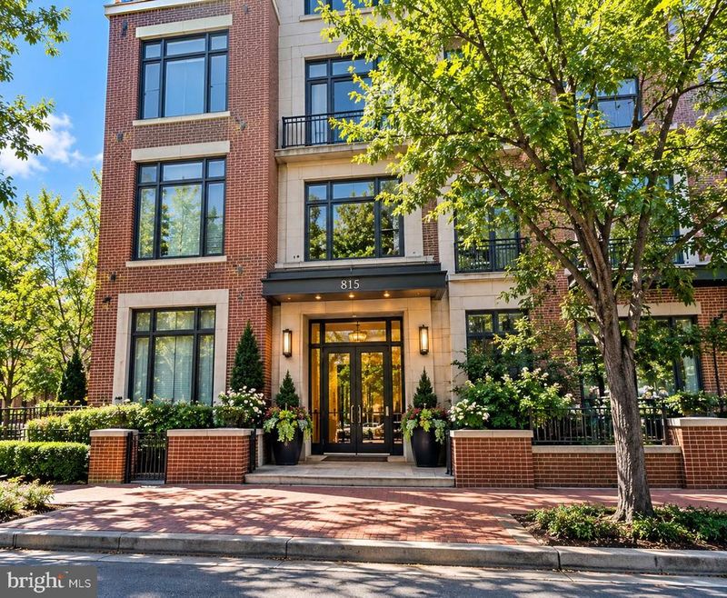 815 N Patrick St #212, Alexandria, VA 22314