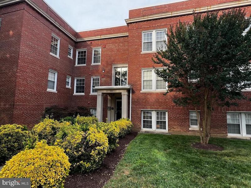 401 Commonwealth Ave #10B, Alexandria, VA 22301