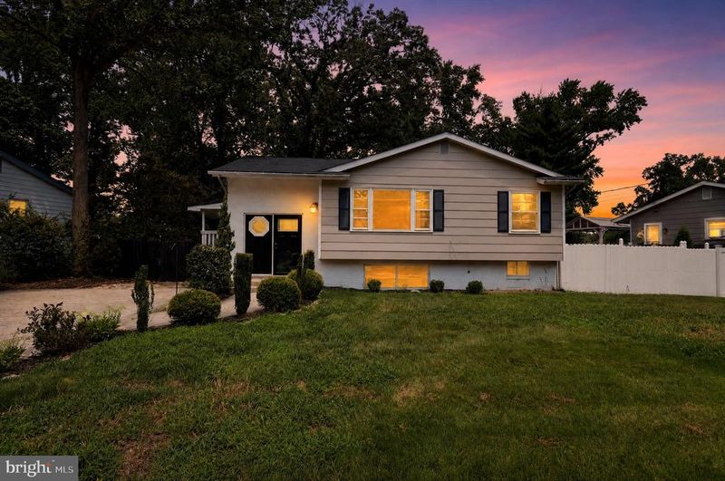 7608 Devries Dr, Lorton, VA 22079