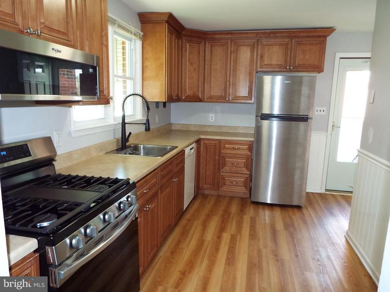 905 Wanda Rd, Linthicum Heights, MD 21090