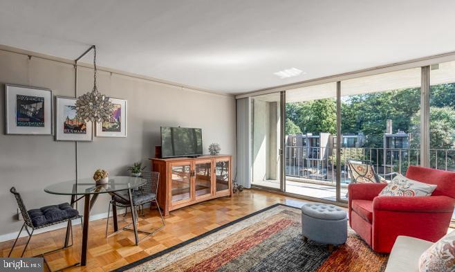 11400 Washington Plz W #201, Reston, VA 20190