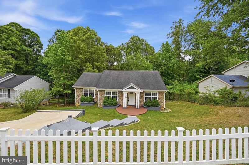 28 Cherry Laurel Dr, Fredericksburg, VA 22405