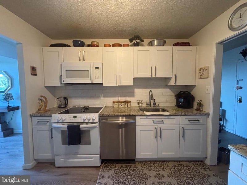2311 Pimmit Dr #817, Falls Church, VA 22043