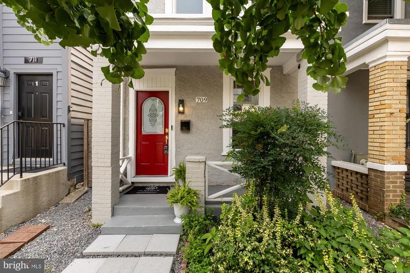 709 16th St NE, Washington, DC 20002