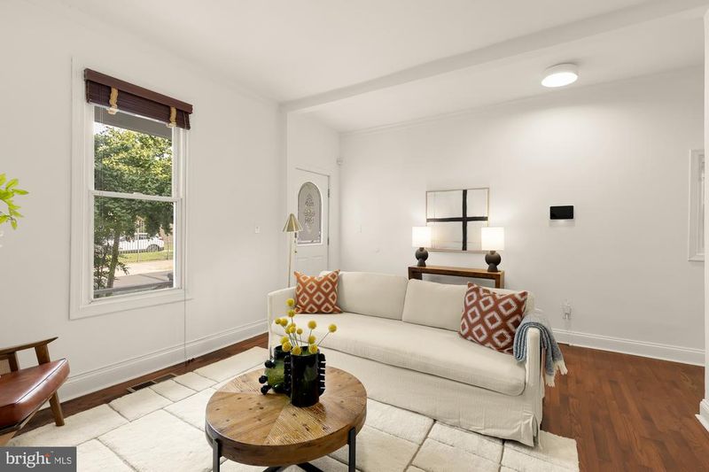 709 16th St NE, Washington, DC 20002