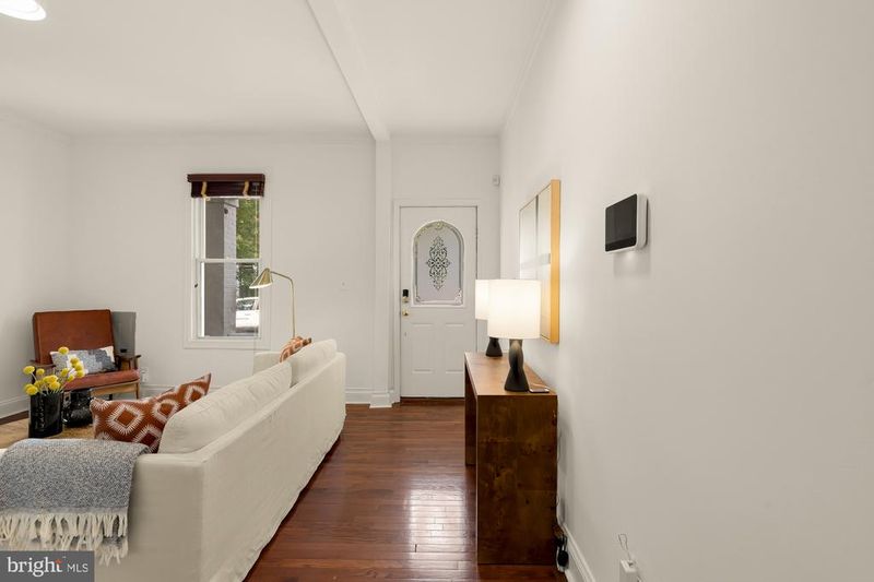 709 16th St NE, Washington, DC 20002