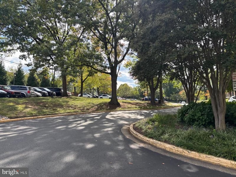 2311 Pimmit Dr #817, Falls Church, VA 22043