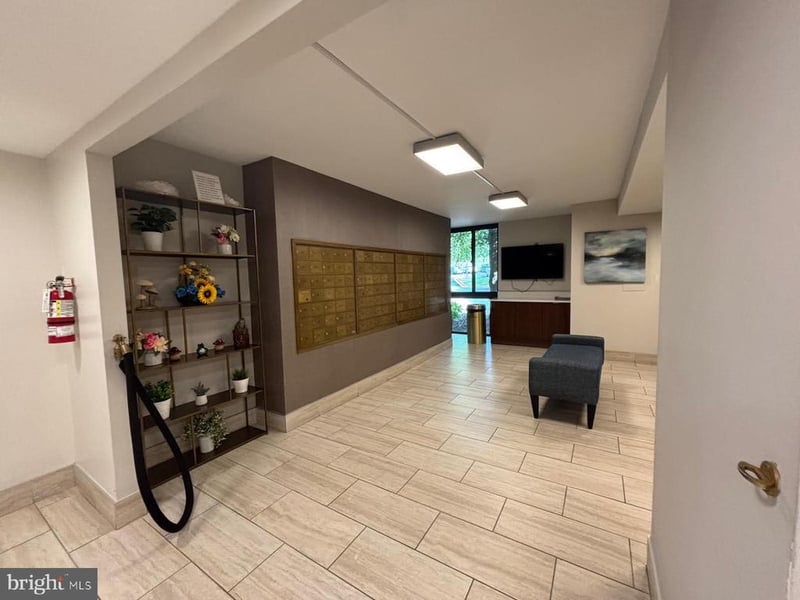 2311 Pimmit Dr #817, Falls Church, VA 22043