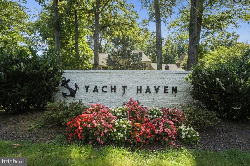 9408 Forest Haven Dr, Alexandria, VA 22309