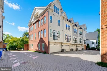 807 N Woodrow St, Arlington, VA 22203