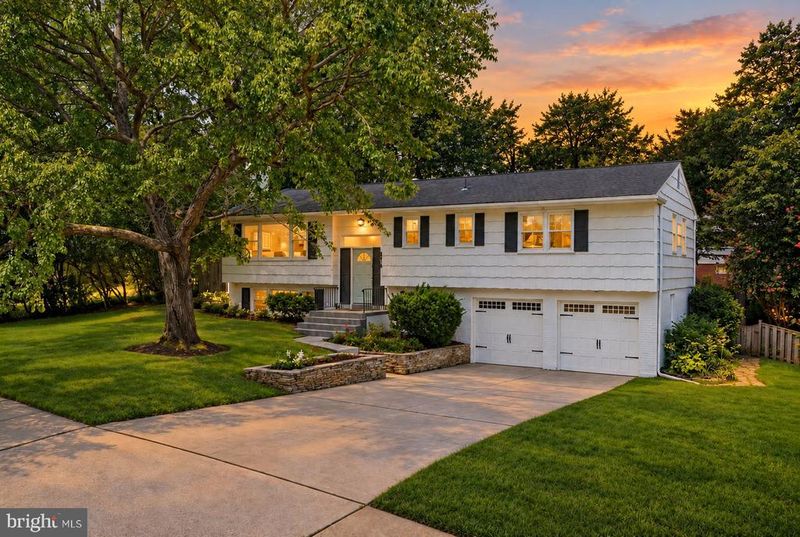 8410 Bound Brook Ln, Alexandria, VA 22309