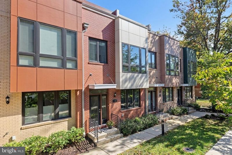 130 Cambria WALK, Alexandria, VA 22304