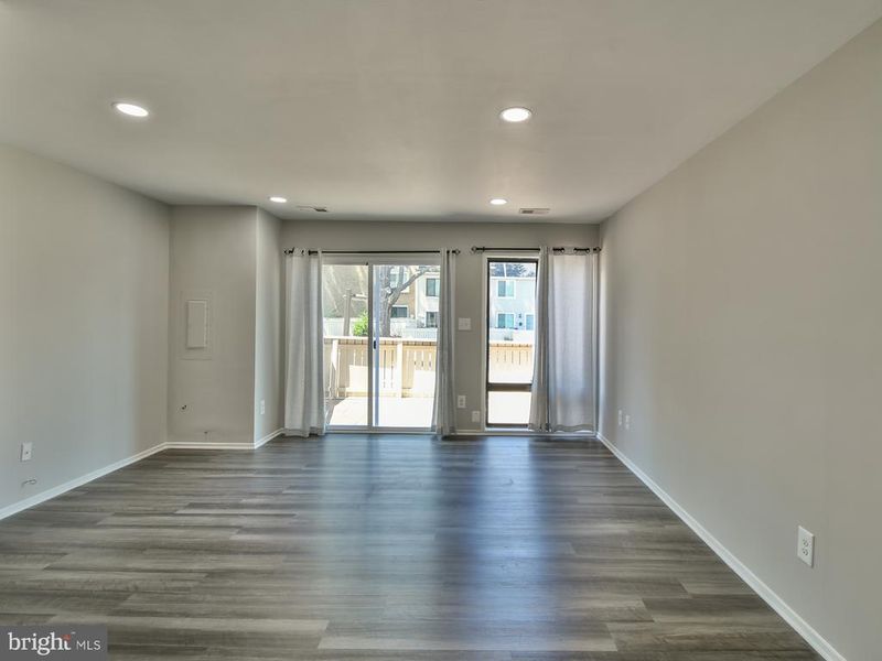 10216 Ridgeline Dr, Montgomery Village, MD 20886