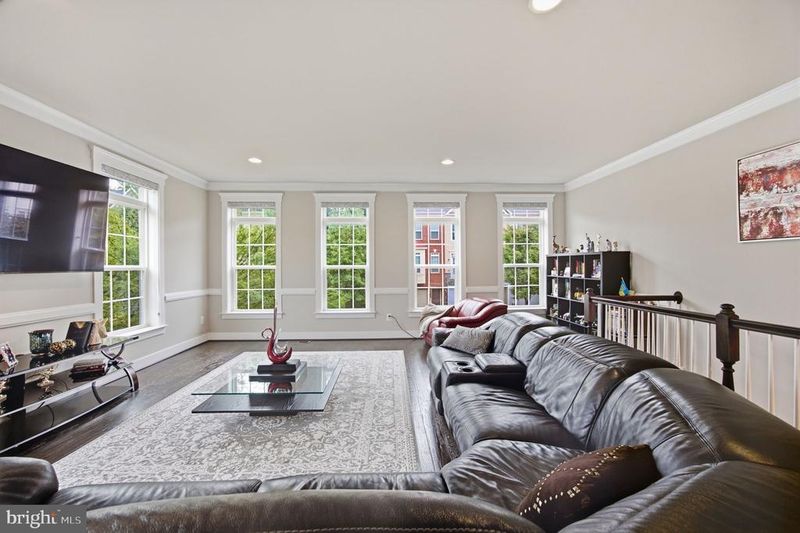 821 Savile Row Ter, Purcellville, VA 20132
