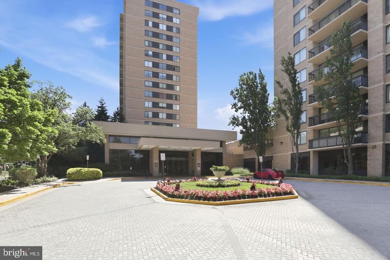 3713 S George Mason Dr #810, Falls Church, VA 22041