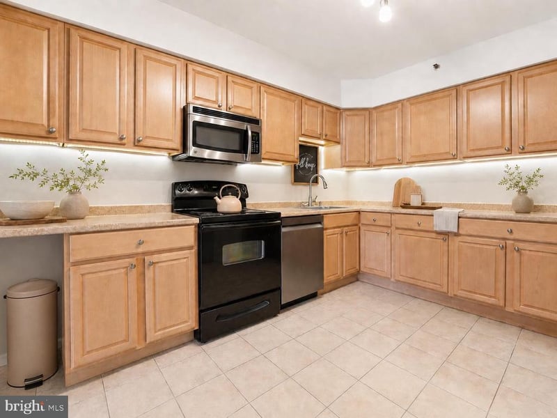 3713 S George Mason Dr #810, Falls Church, VA 22041